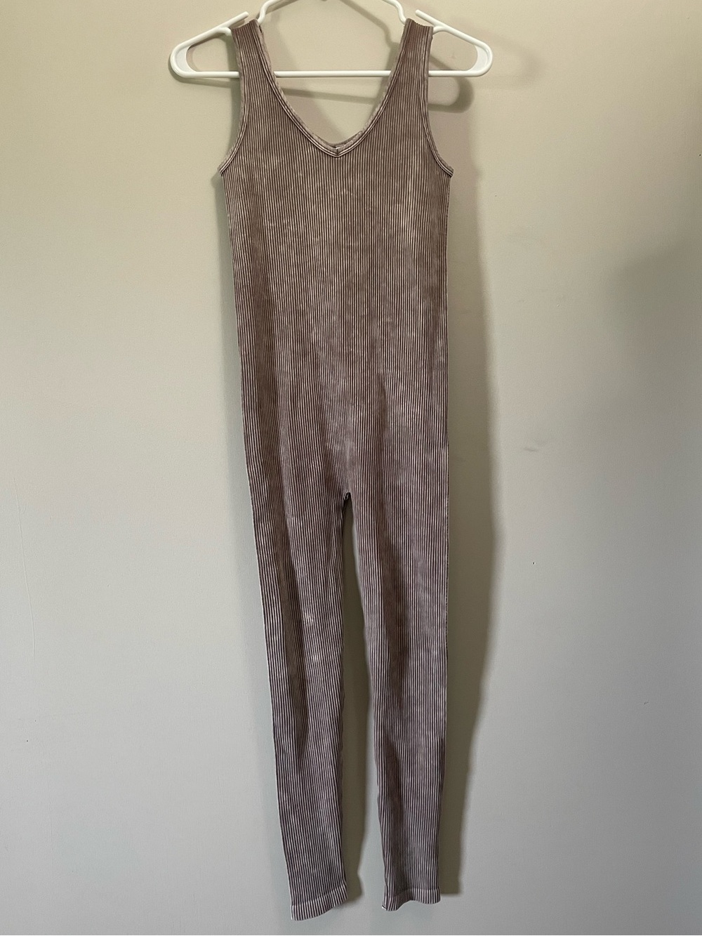 Ribbed V-Neck Sleeveless Jumpsuit in Taupe size XS/S